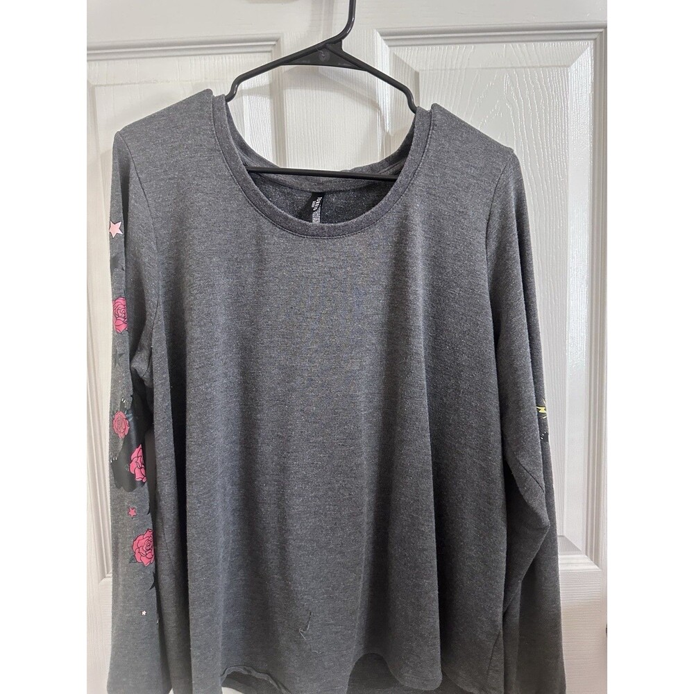 Torrid graphic Gray Black Cat Floral & Star Print Crew Neck Long Sleeve Size 1